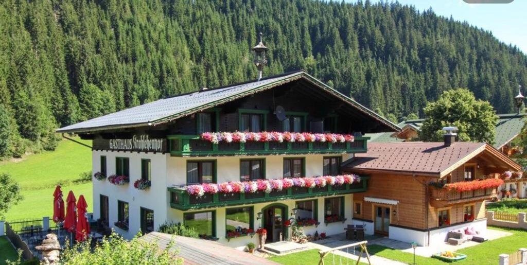 Hotel Gasthof Krahlehenhof Filzmoos Exterior foto